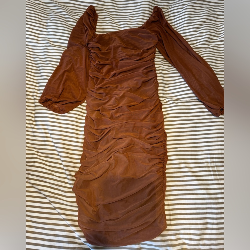 Chic Rust Midi Dress with Ruched Design